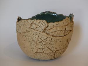  - Terre craquelée et émail vert-bleu